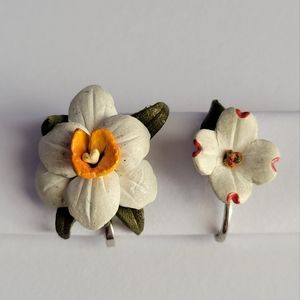 Vintage flower earrings mismatched white leather daffodil dogwood clip on
